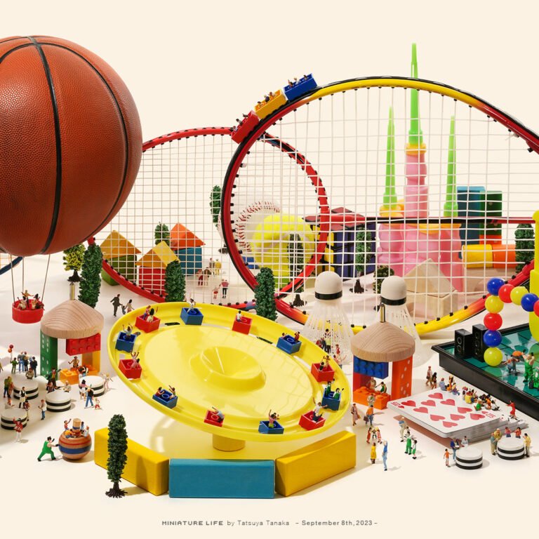 23 Miniature Scenes are being created daily by a Japanese artist